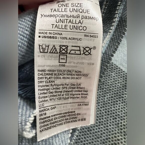 4/$25 Gap oversized frayed wrap scarf blue New - Picture 8 of 8